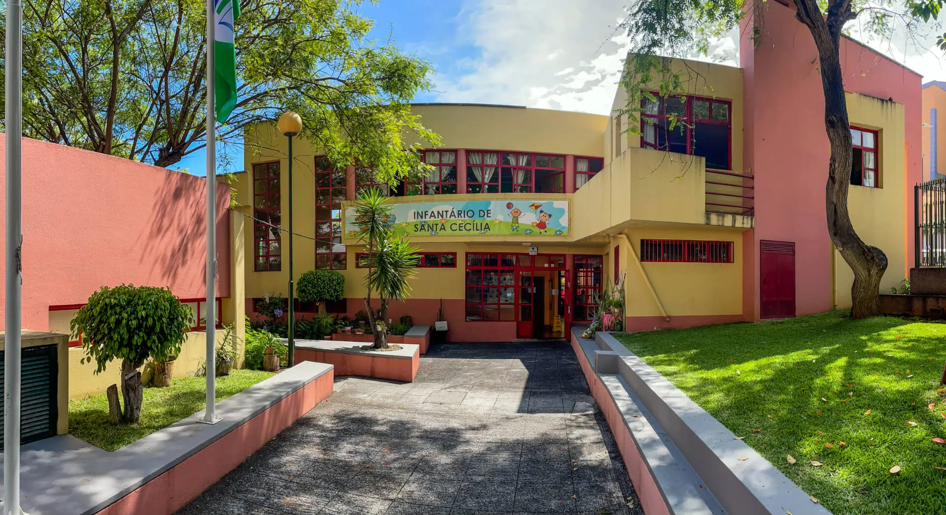 Entrada Infantário do Centro Social e Paroquial de Santa Cecília
